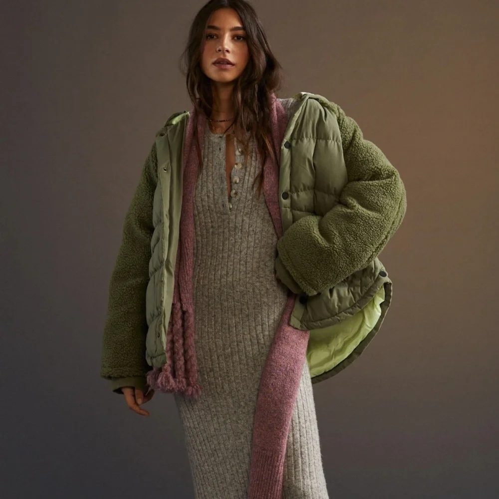 ONLY ONE LEFT!  NWT Anthropologie Oversized Puffer Coat. Moss color - Picture 4 of 11